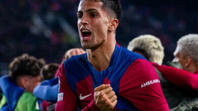 Cancelo comemorando gol pelo Barcelona