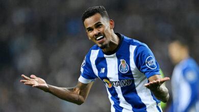 Galeno comemorando gol no Porto