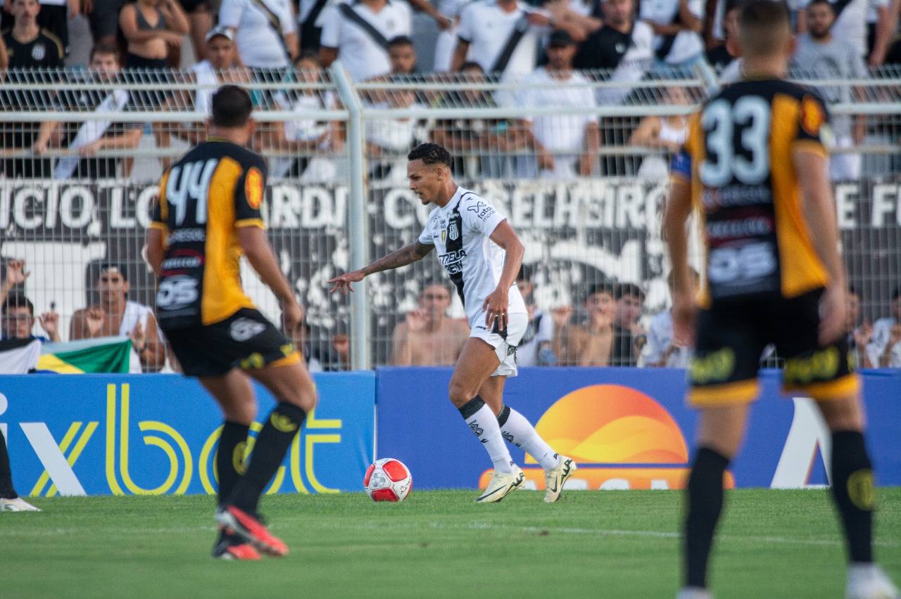Igor Inocêncio jogando pela Ponte Preta