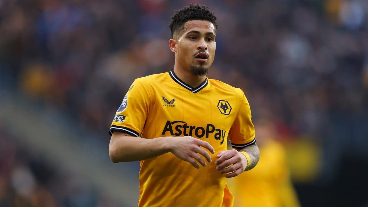 João Gomes em ação pelo Wolverhampton