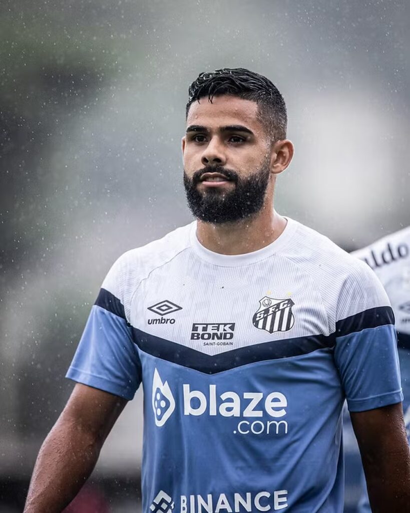 Felipe Jonatan em treino pelo Santos