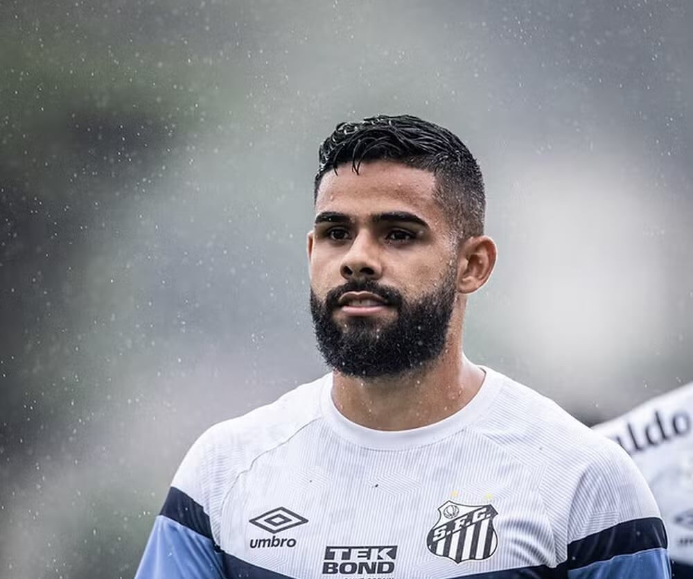 Felipe Jonatan em treino pelo Santos