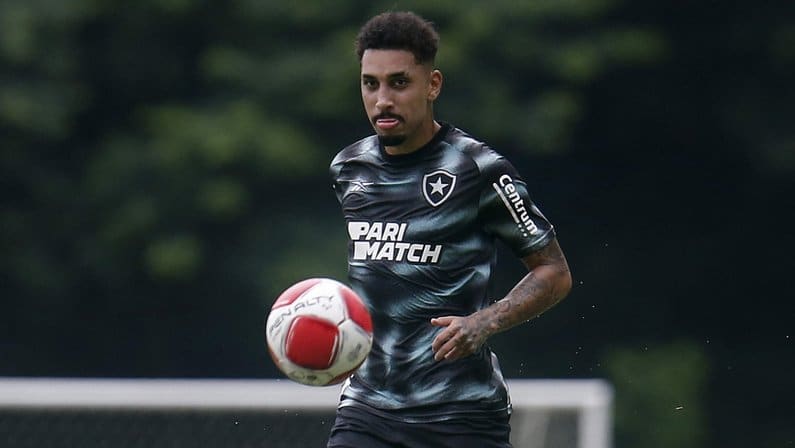Kauê foi afastado do Botafogo