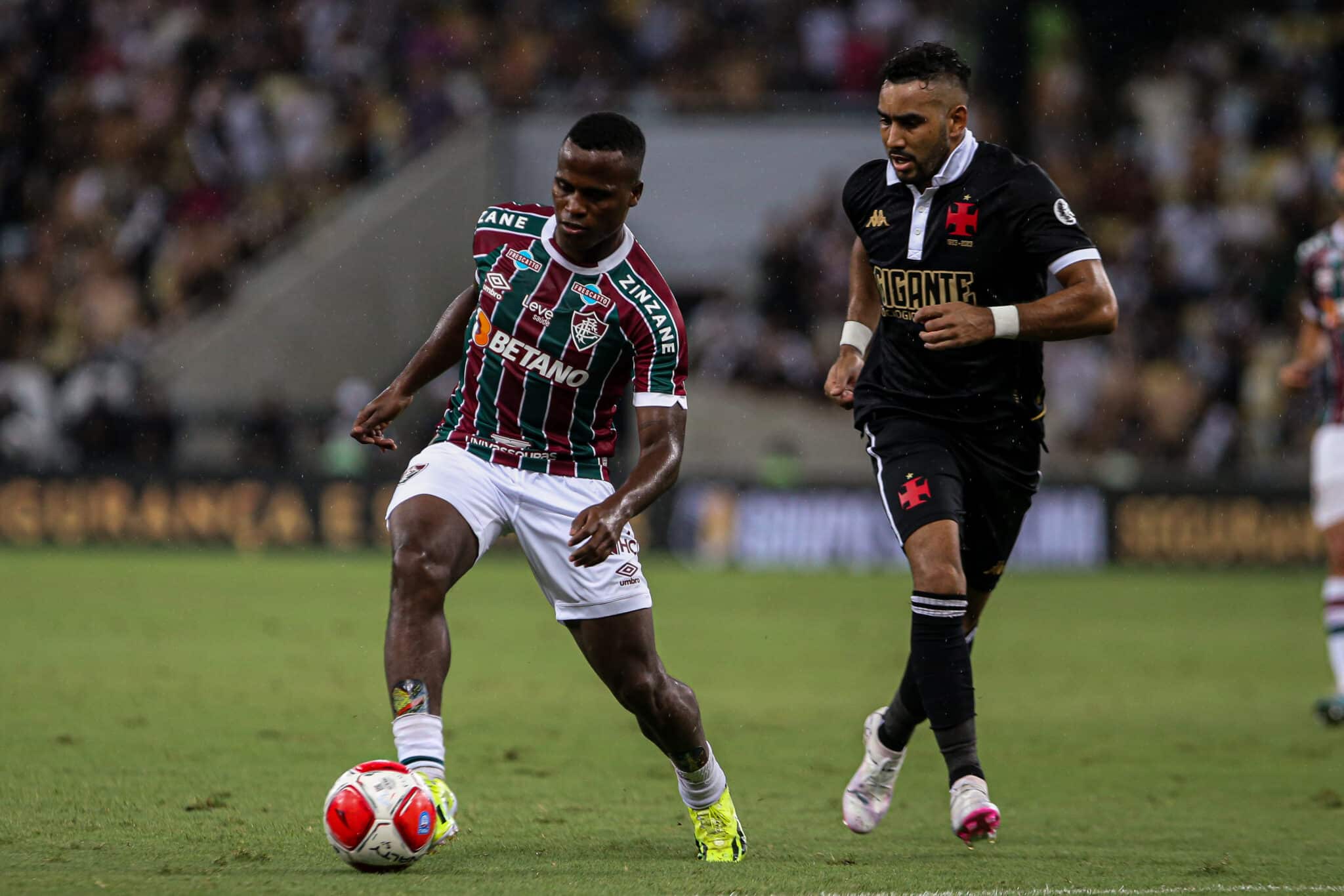 Arias e Payet em açao por Fluminense x Vasco