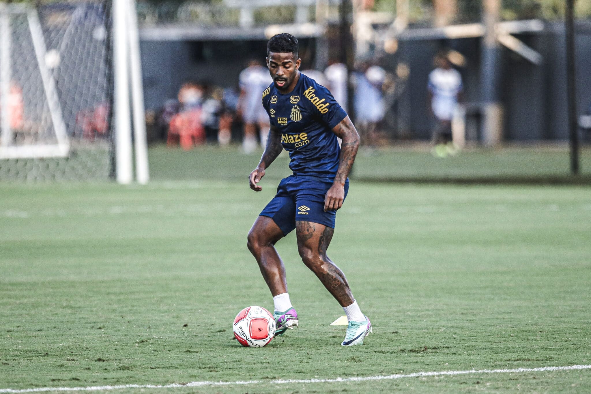 Hayner em treino do Santos