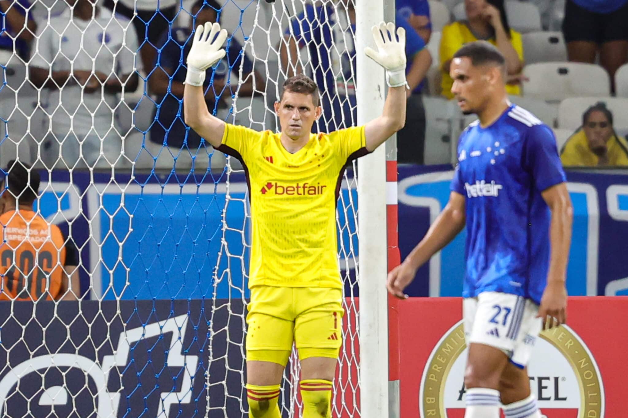 Rafael Cabral se desculpa por falhas