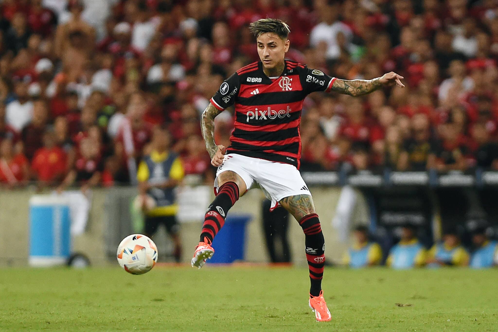 Erick Pulgar, do Flamengo, é substituído