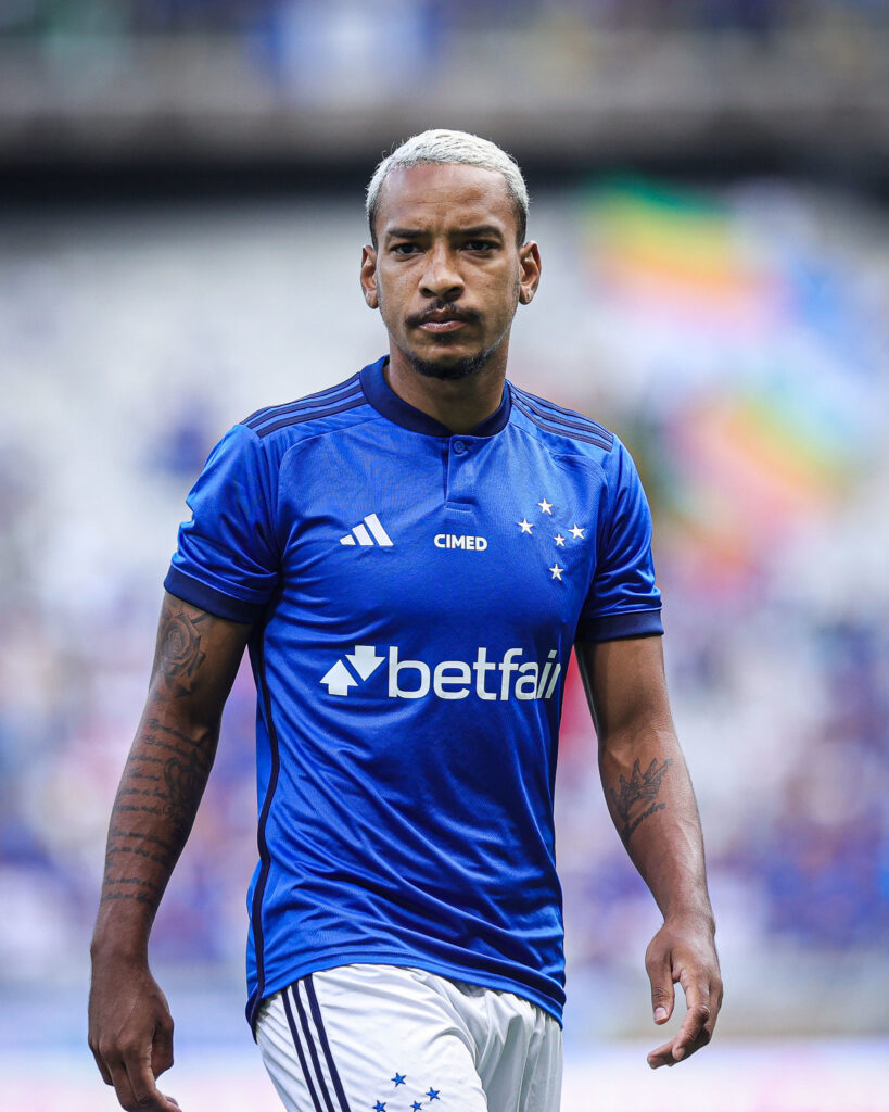 matheus pereira em jogo pelo Cruzeiro
