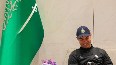 Cristiano Ronaldo rindo para o celular