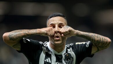 Arana comemorando gol em Atlético-MG x Cruzeiro