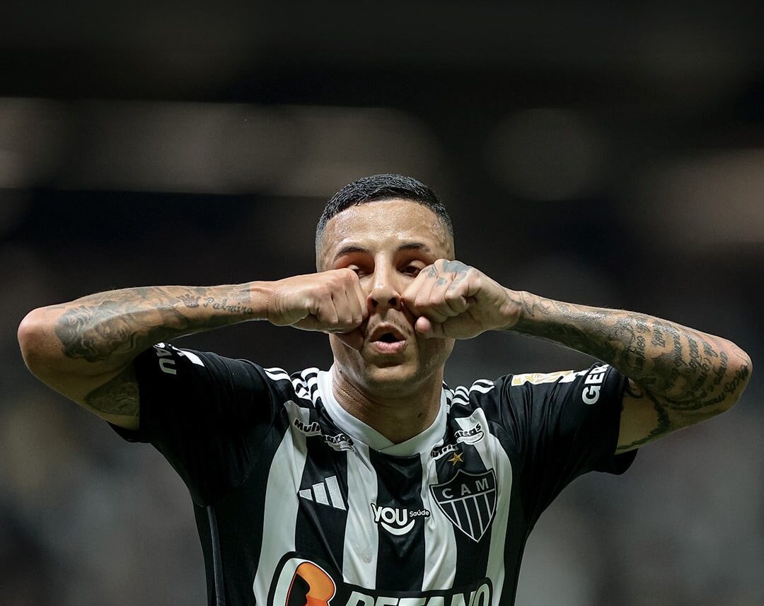 Arana comemorando gol em Atlético-MG x Cruzeiro