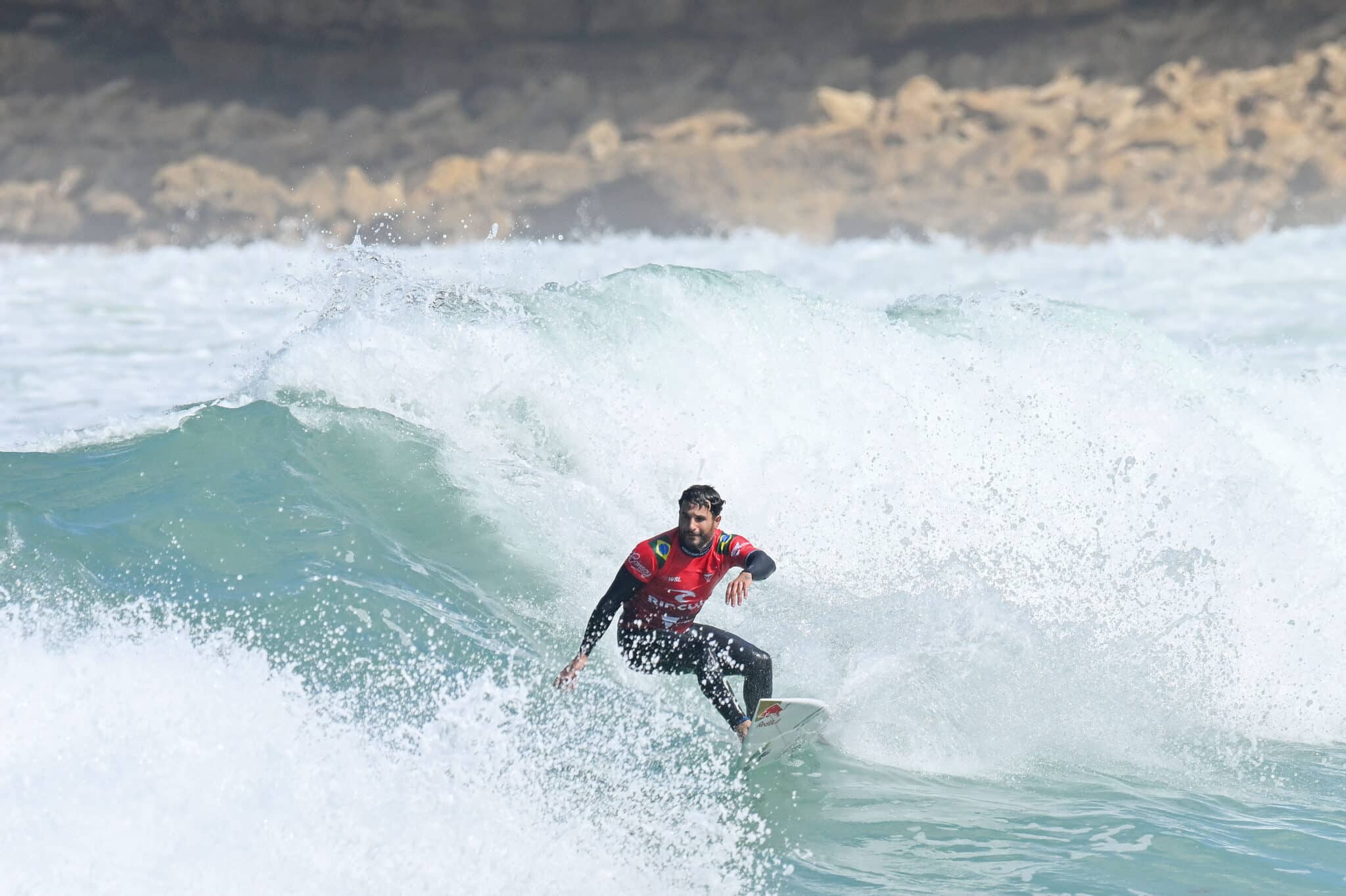 Italo Ferreira compete antes do corte