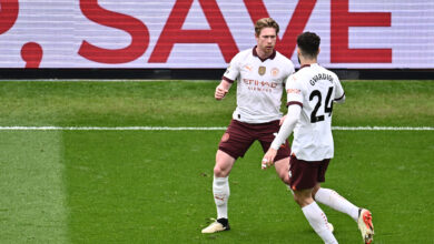 Kevin De Bruyne e Josko Gvardiol em jogo pelo Manchester City