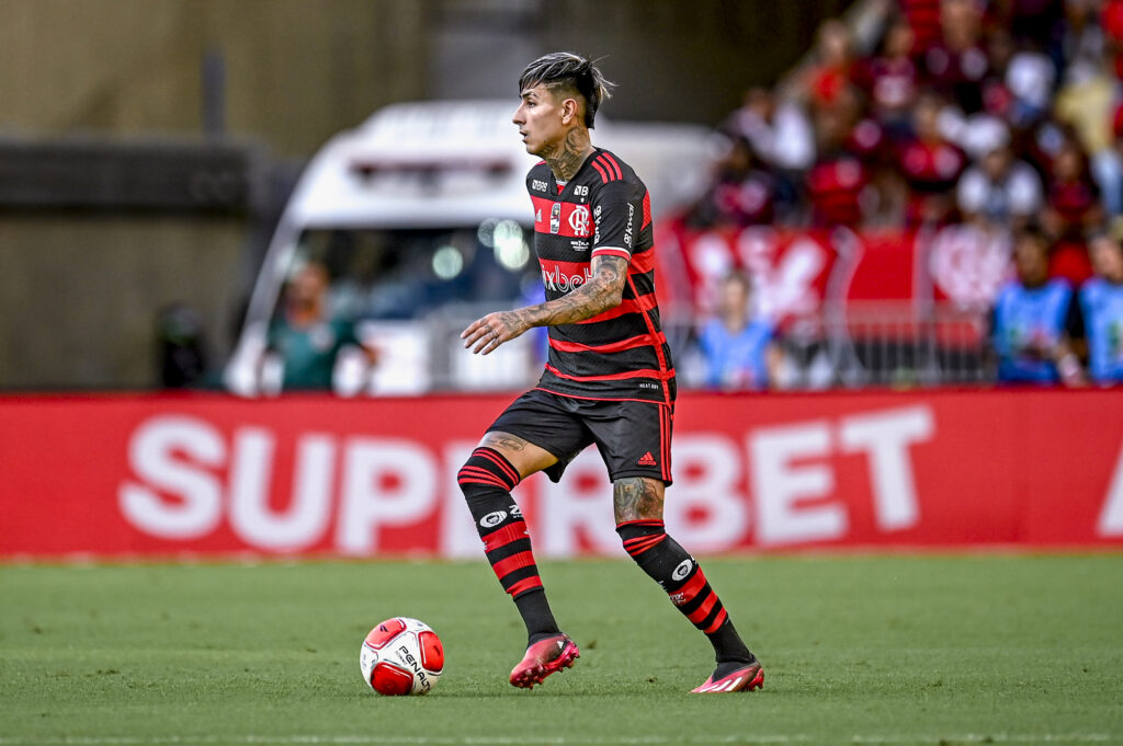 Erick Pulgar jogando pelo Flamengo