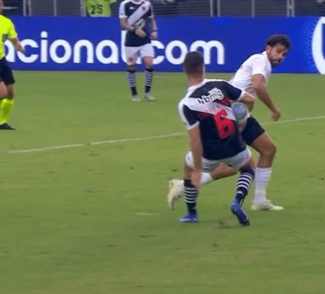 Lances polêmicos em Vasco x Grêmio