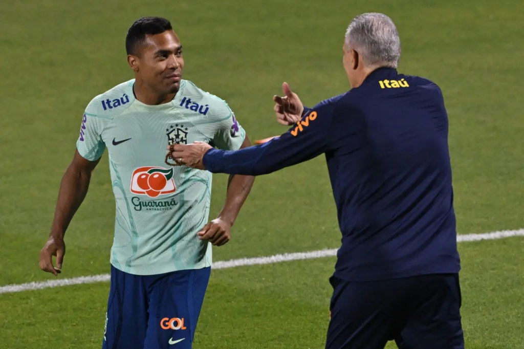 Alex Sandro e Tite na seleção brasileira