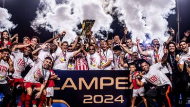 Léo Pereira celebrando título pelo CRB