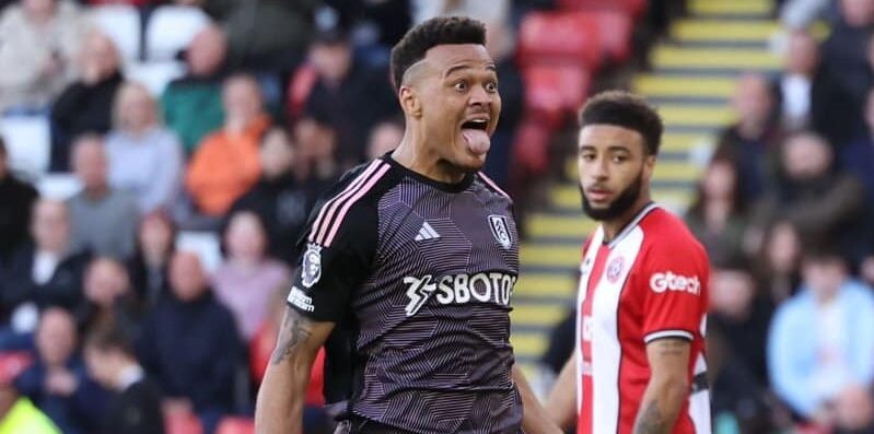 Rodrigo Muniz comemora gol de voleio