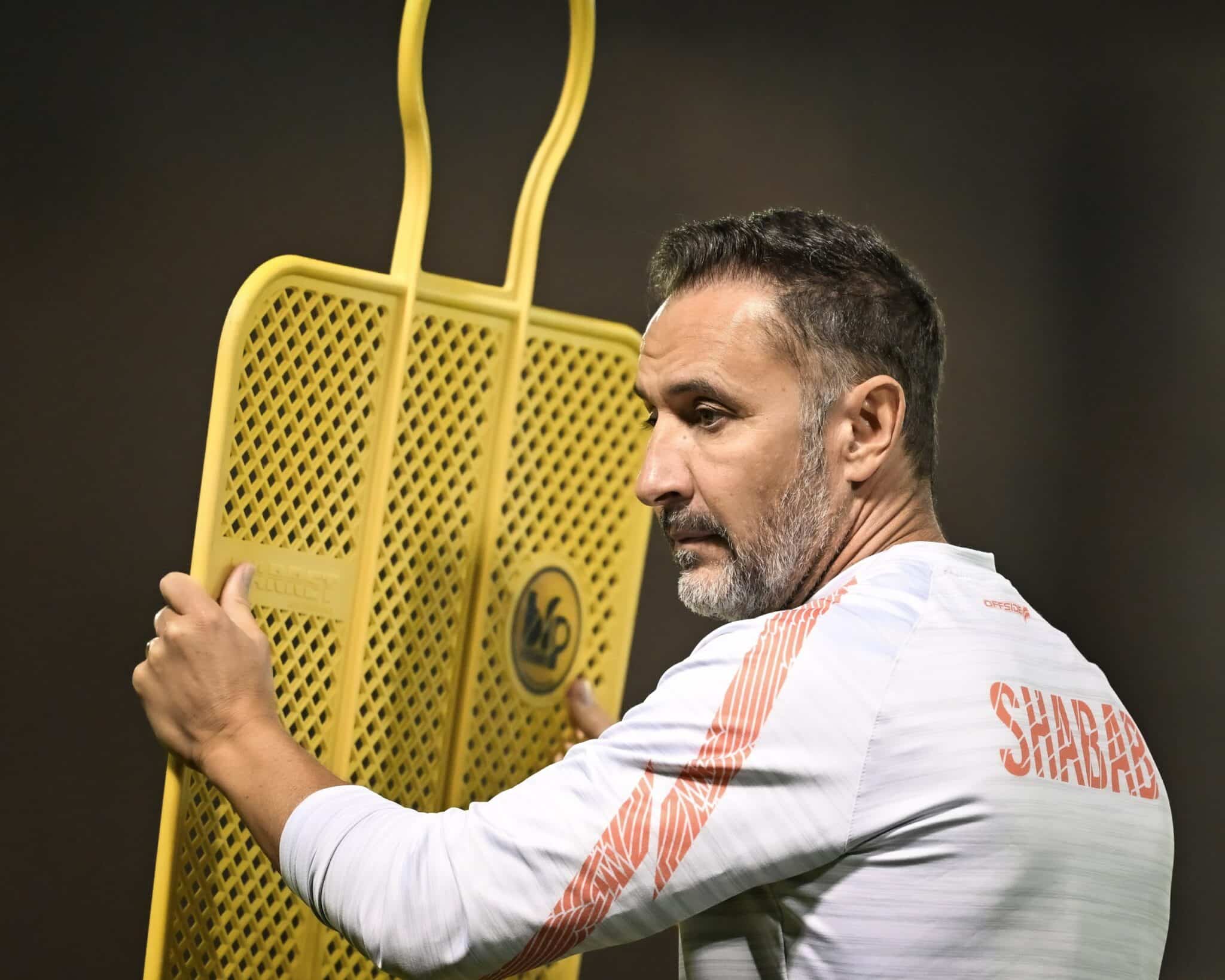 Vitor Pereira em treino do Al Shabab