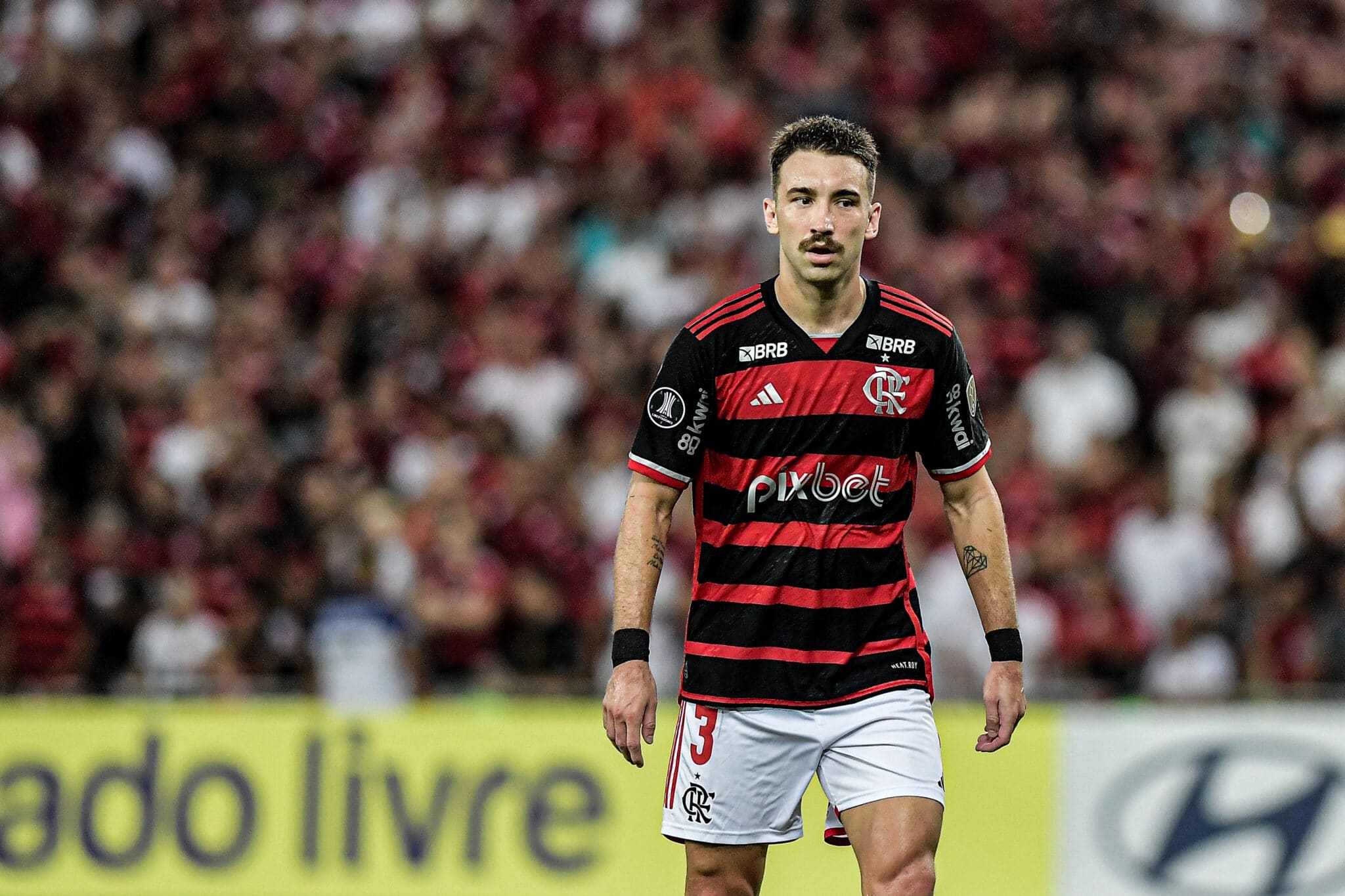 RJ - RIO DE JANEIRO - 10/04/2024 - COPA LIBERTADORES 2024, FLAMENGO X PALESTINO - Leo Ortiz jogador do Flamengo durante partida contra o Palestino no estadio Maracana pelo campeonato Copa Libertadores 2024. Foto: Thiago Ribeiro/AGIF