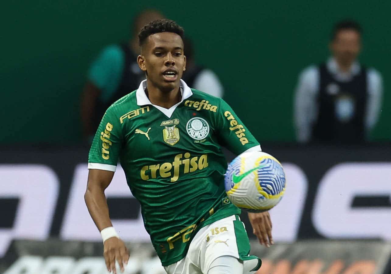 Estevão em jogo pelo Palmeiras