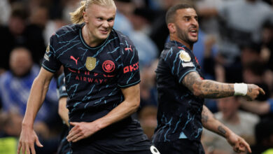 Walker e Haaland celebrando vitória do City