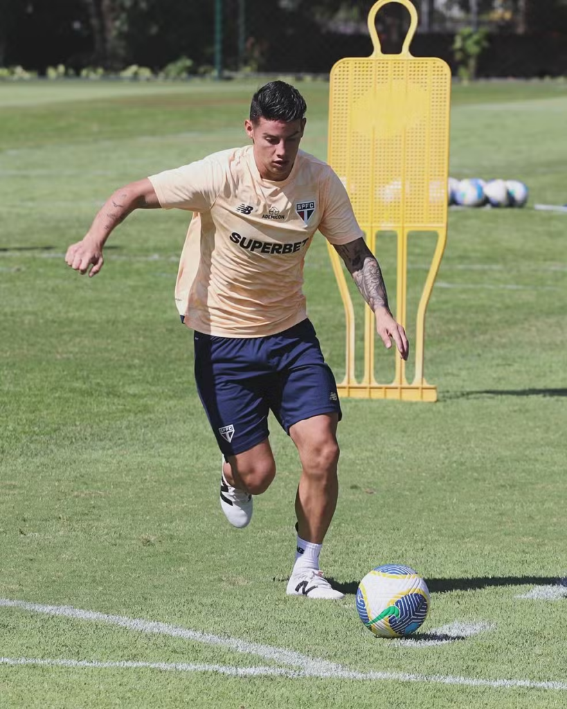 James Rodríguez em treino do São Paulo