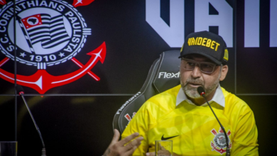 Augusto Melo com boné da Vai de bet