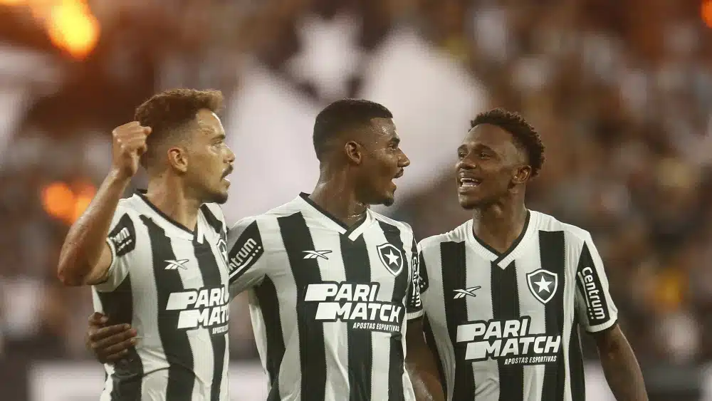 Jeffinho e Eduardo seguem fora