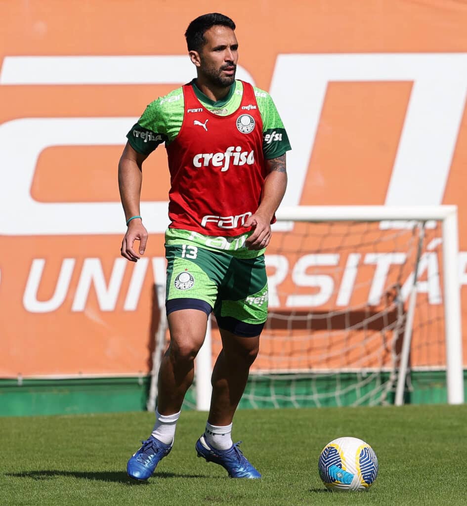 Luan em treino do Palmeiras