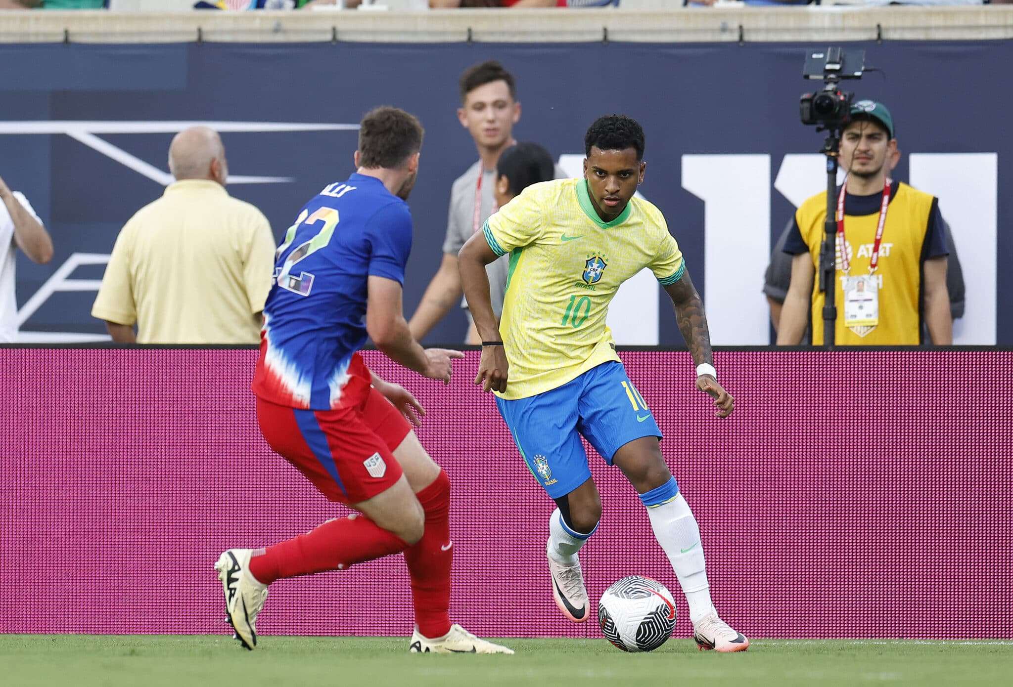 Rodrygo em jogo do Brasil contra os EUA