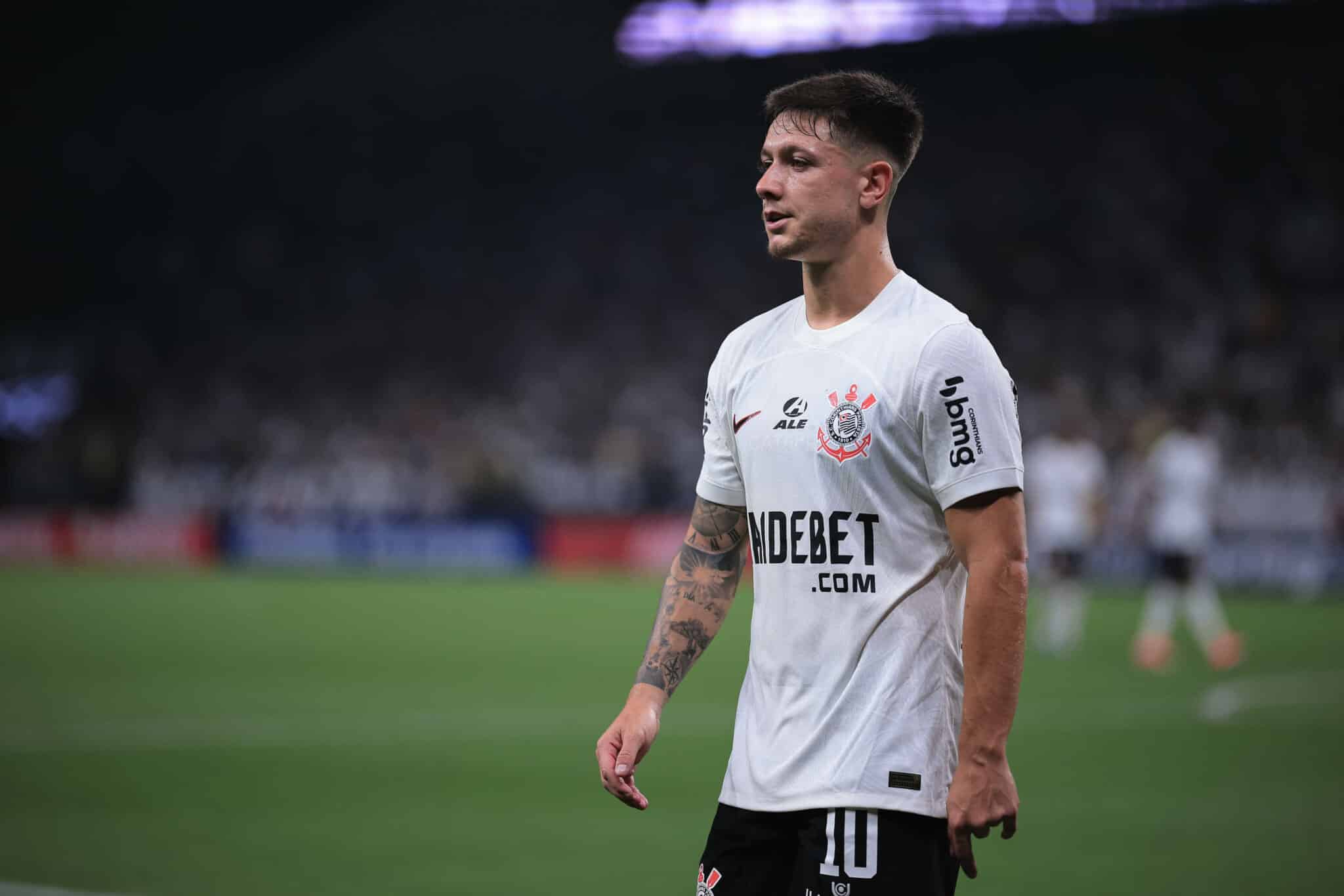SP - SAO PAULO - 09/04/2024 - COPA SUL-AMERICANA 2024, CORINTHIANS X NACIONAL - Rodrigo Garro jogador do Corinthians durante partida contra o Nacional no estadio Arena Corinthians pelo campeonato Copa Sul-Americana 2024. Foto: Ettore Chiereguini/AGIF