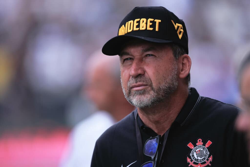 SP - SAO PAULO - 28/04/2024 - BRASILEIRO A 2024, CORINTHIANS X FLUMINENSE - Augusto Melo presidente do Corinthians durante partida contra o Fluminense no estadio Arena Corinthians pelo campeonato Brasileiro A 2024. Foto: Ettore Chiereguini/AGIF