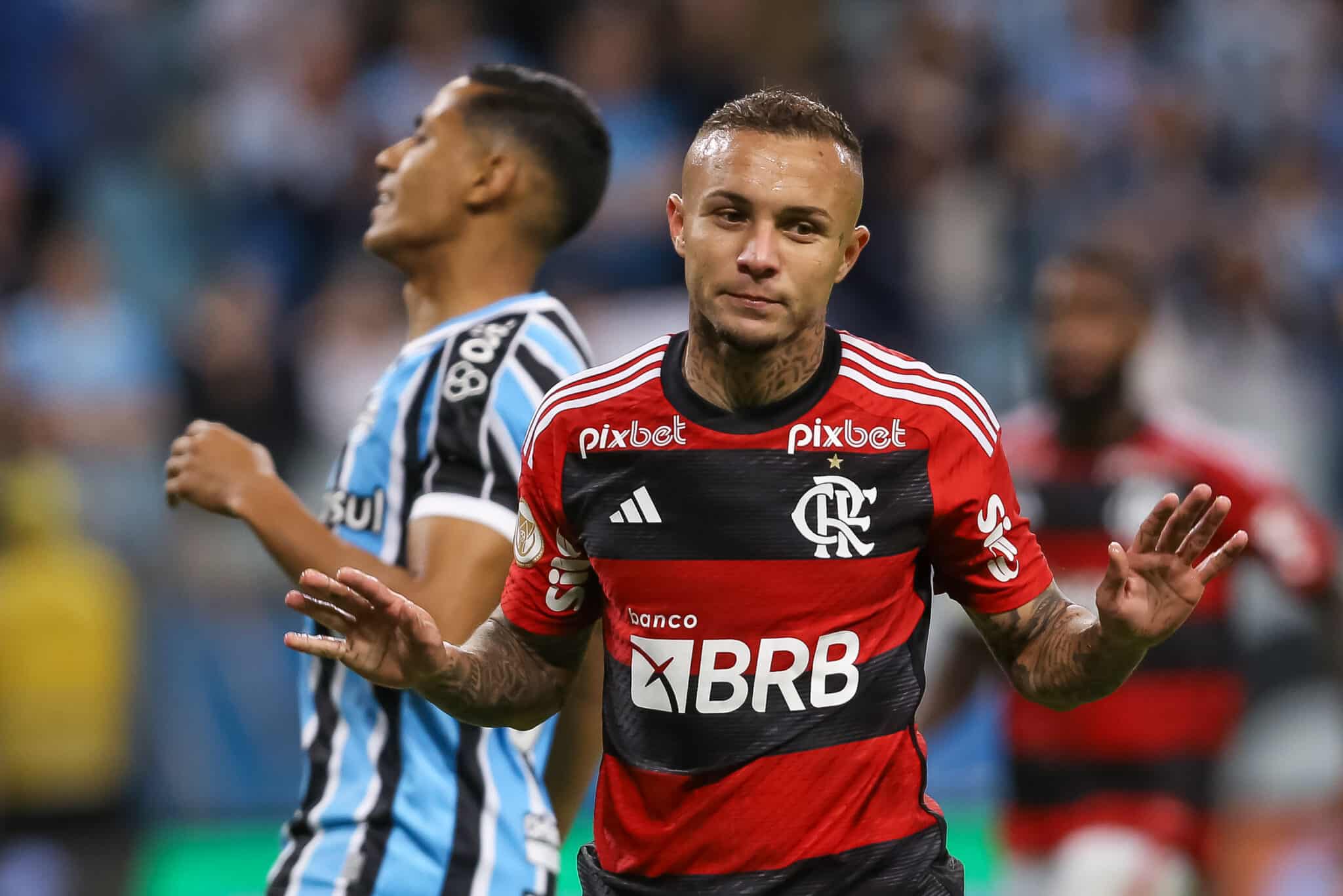 Everton Cebolinha, do Flamengo, em jogo contra o Grêmio
