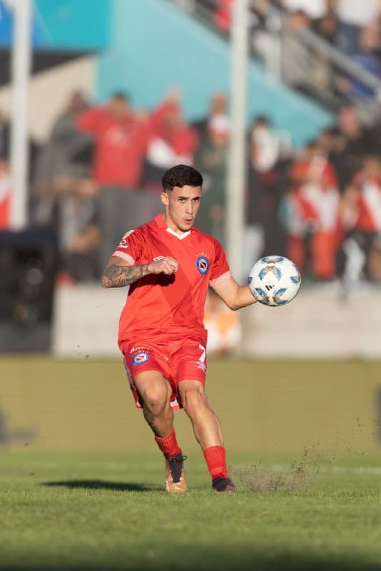 Santiago Montiel em jogo pelo Argentinos Juniors
