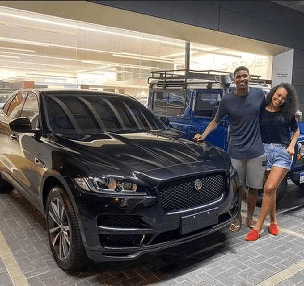 Hugo Souza, do Flamengo, com carro de luxo em 2020
