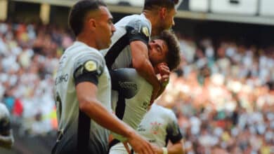 BA - SALVADOR - 21/07/2024 - BRASILEIRO A 2024, BAHIA X CORINTHIANS - Romero, jogador do Corinthians comemora seu gol com jogadores do seu time durante partida contra o Bahia no estadio Fonte Nova pelo campeonato Brasileiro A 2024. Foto: Walmir Cirne/AGIF