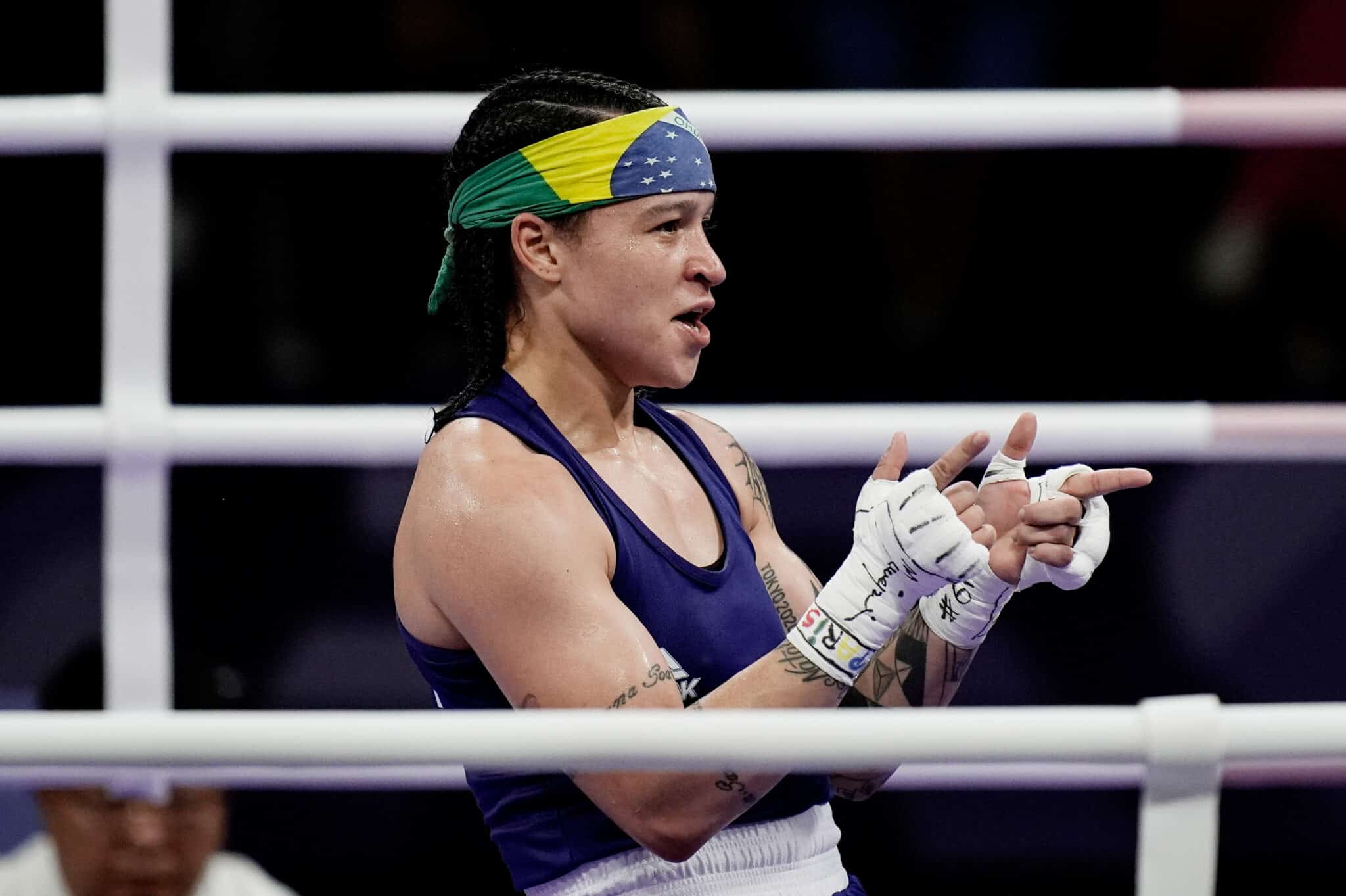 Bia Ferreira celebra vitória em Paris 2024