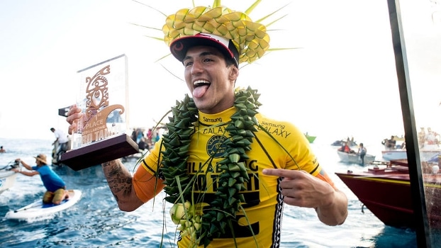 Medina comemora vitória em Teahupoo, em 2014