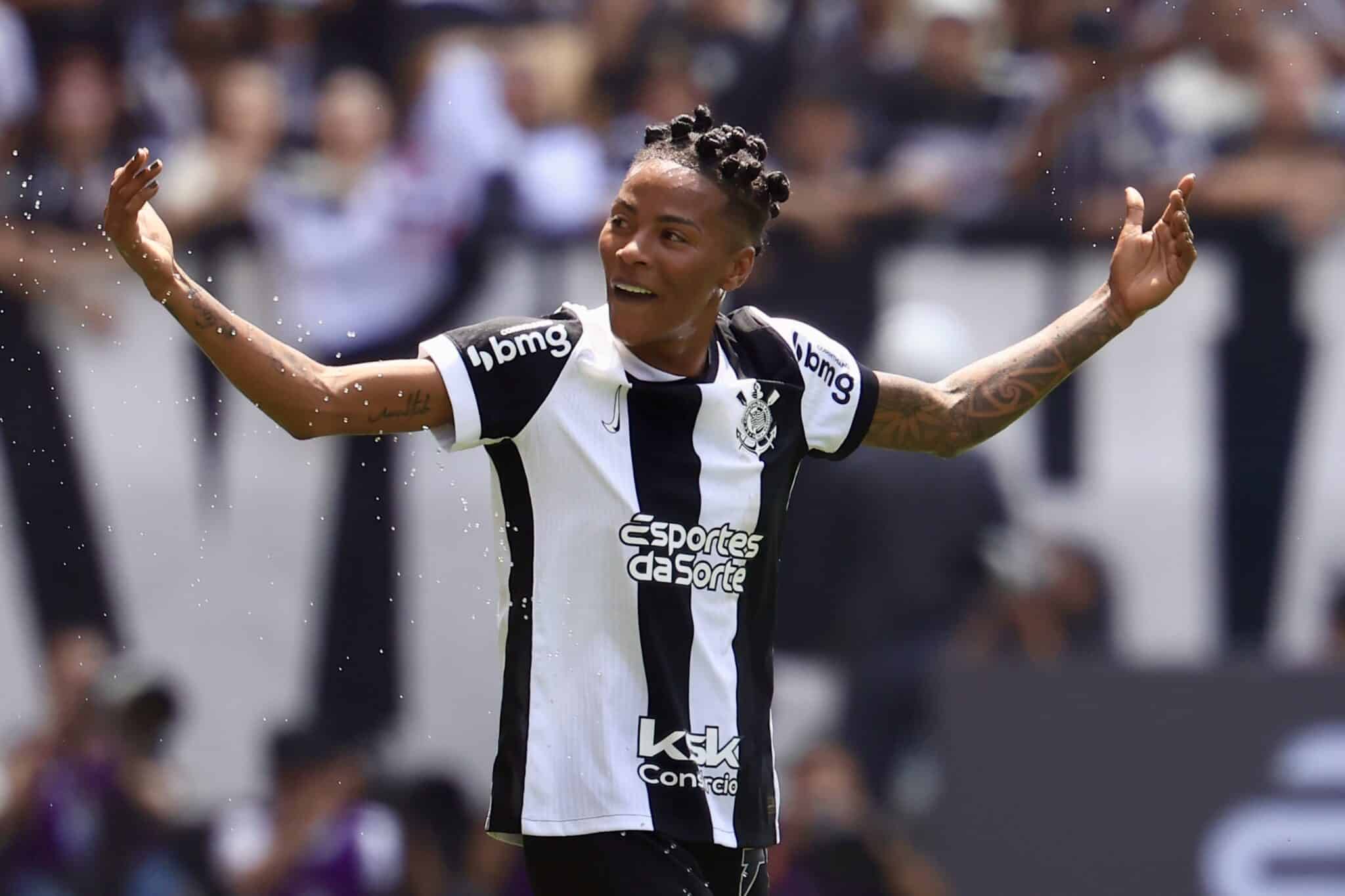 Carol Nogueira comemorando gol do Corinthians na final do Brasileirão Feminino