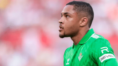 Vitor Roque, no Betis, alvo do Palmeiras