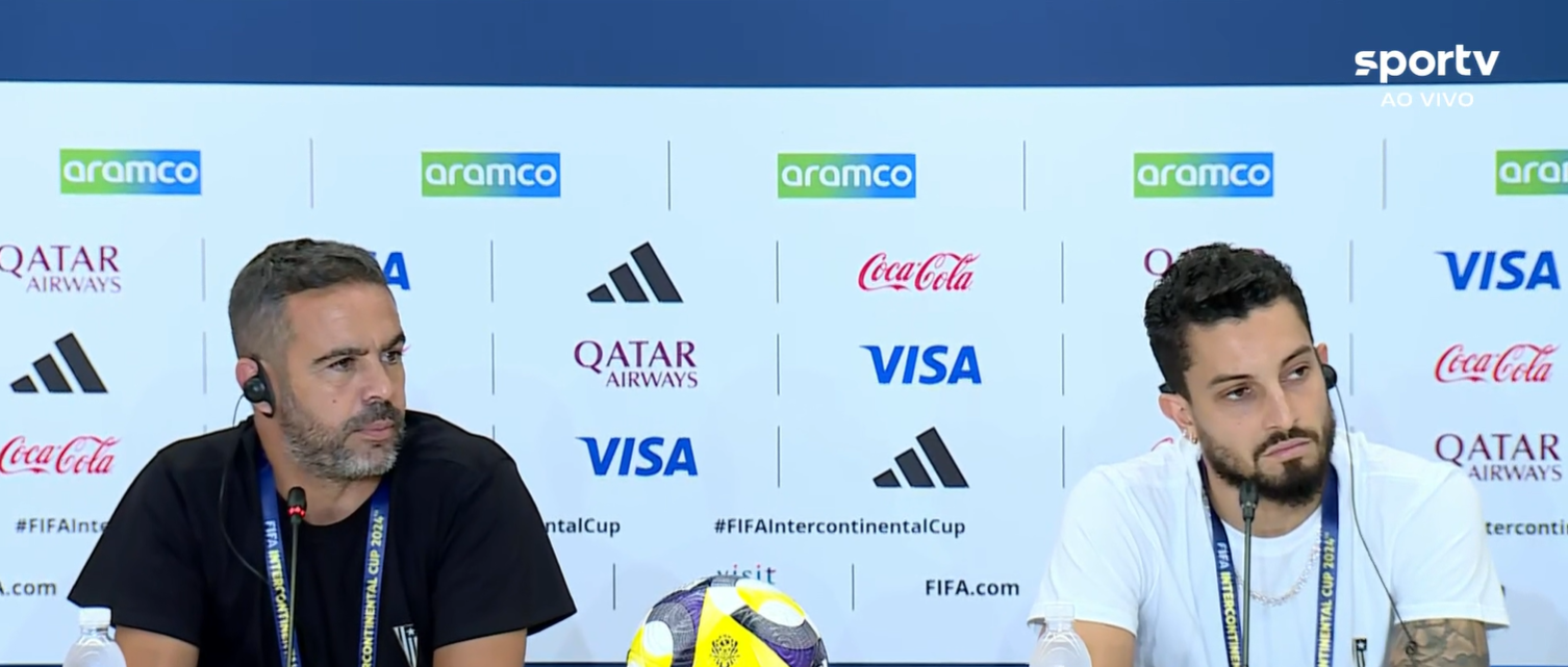 Artur Jorge e Alex Telles em coletiva do Botafogo no Intercontinental