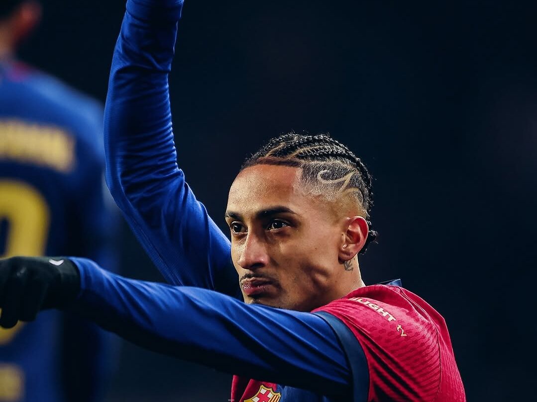 Raphinha entrará em campo em um dos jogos de amanhã pela Champions