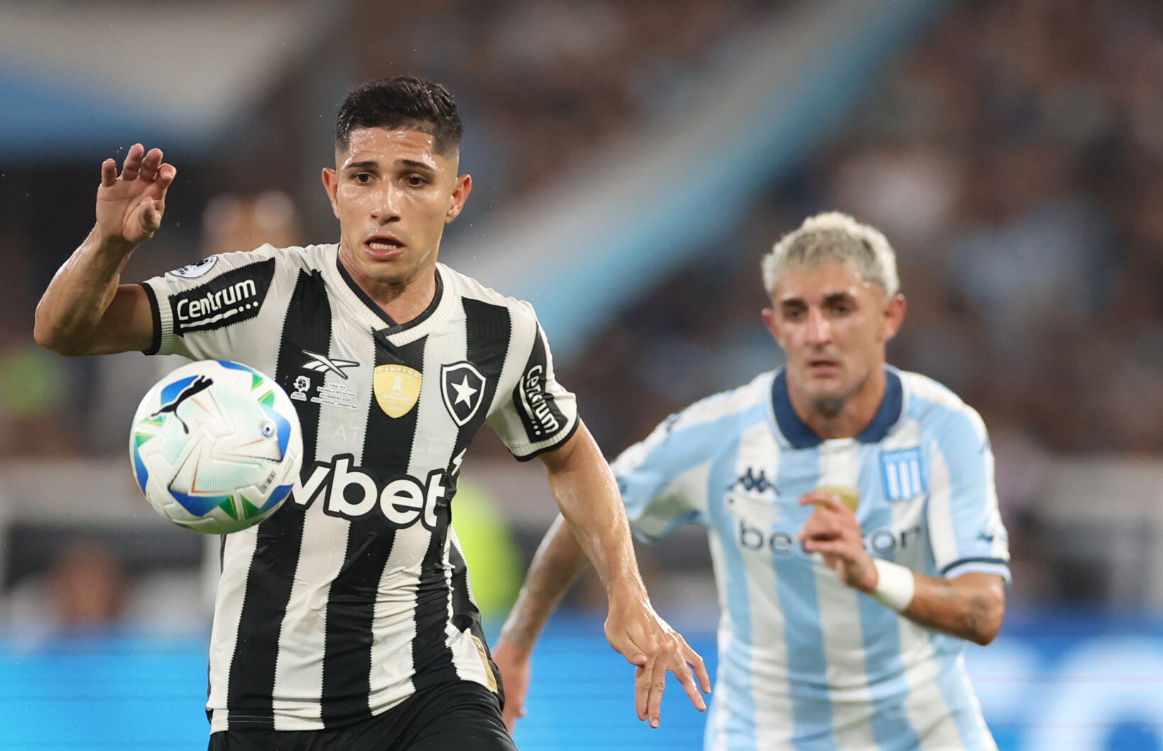 Savarino em ação por Botafogo x Racing pela Recopa