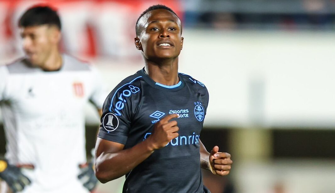 Nathan Fernandes, do Grêmio, é alvo do Botafogo