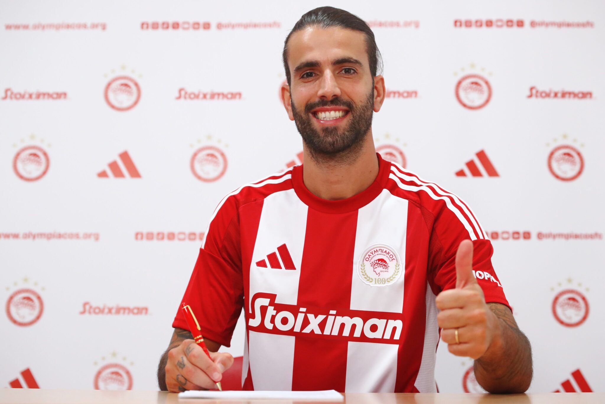 Sérgio Oliveira, do Olympiacos, alvo do Sport