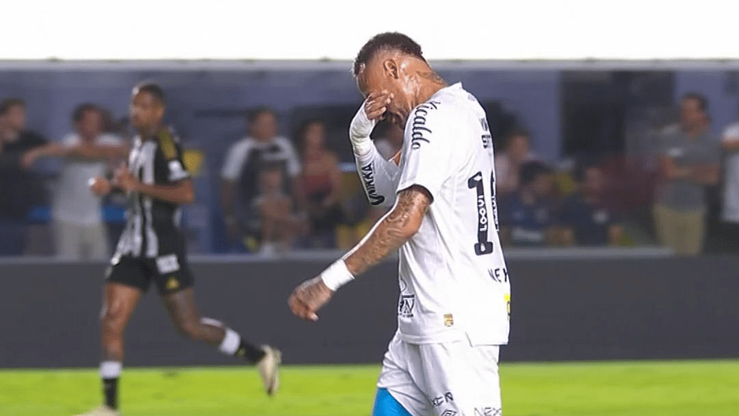 Neymar sentiu lesão em jogo do Santos contra o Atlético-MG