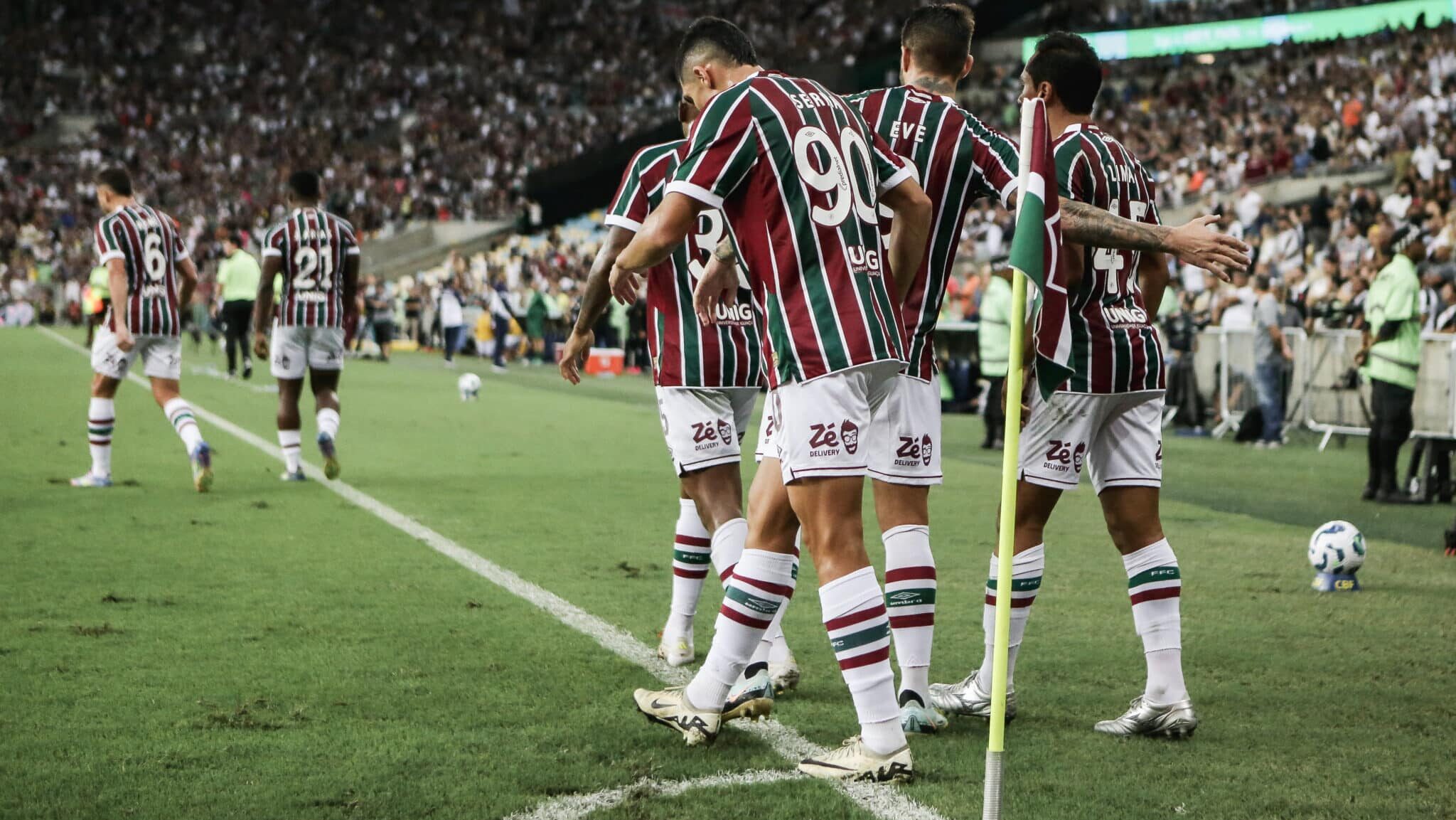 Jogadores do Fluminense comemoram gol