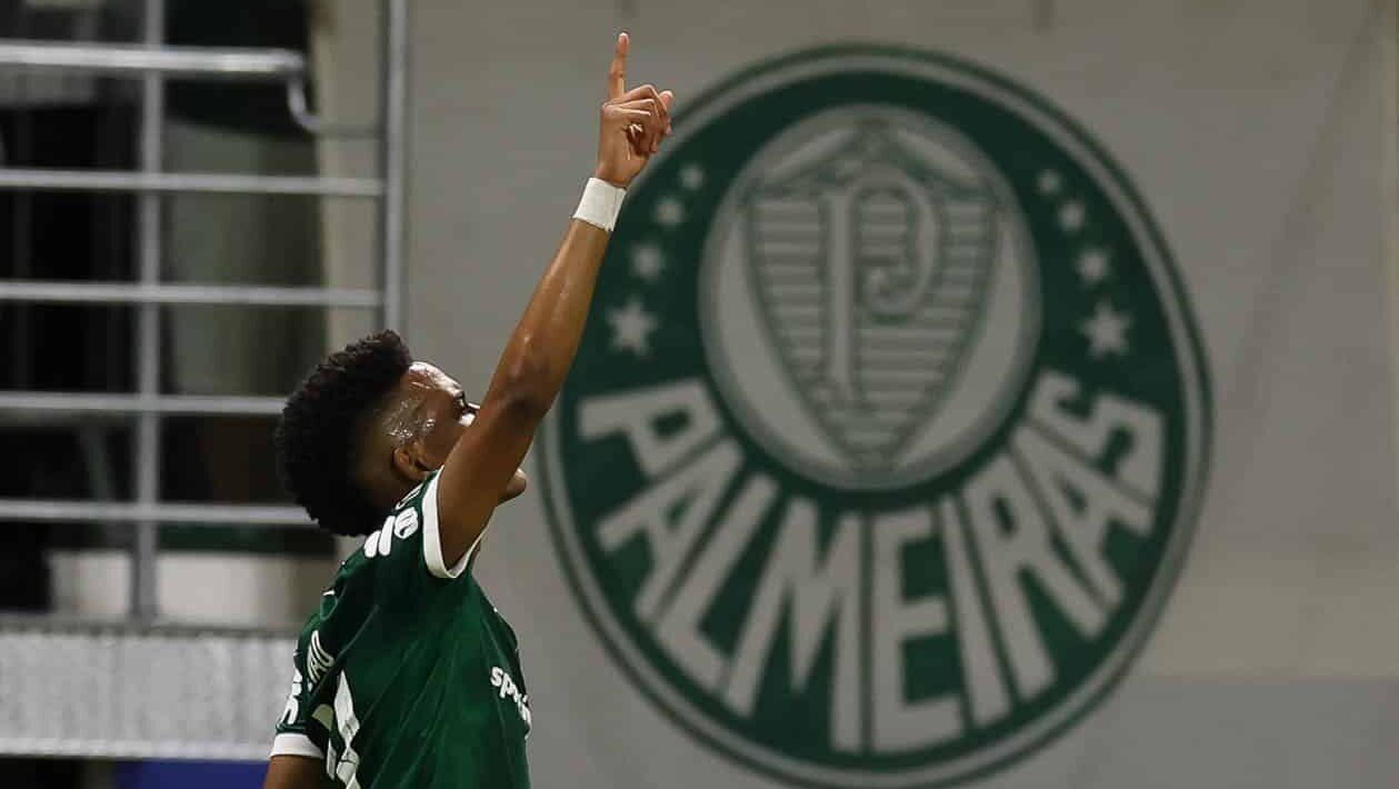 O jogador Estêvão, da SE Palmeiras,