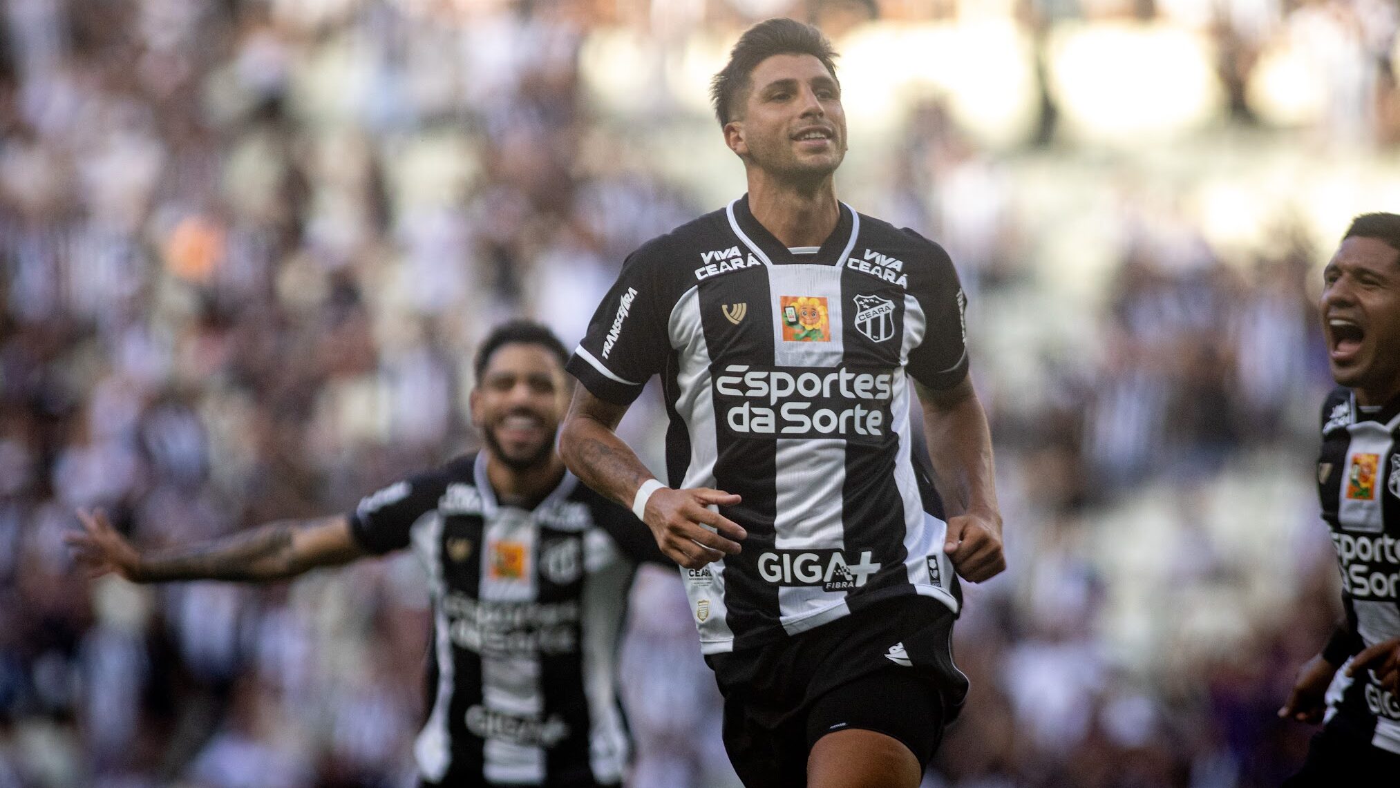 Jogador Lucas Mugni, do Ceará, comemora gol